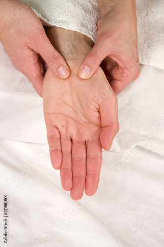 Foto: Handreflexzonenmassage - Ballen Handreflexzonenmassage - Ballen