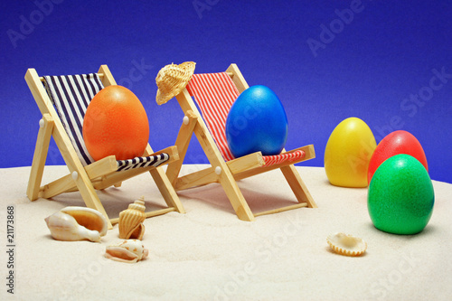 Foto: ostereier auf strandliege ostereier auf strandliege