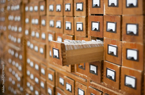 Foto: Old wooden card catalogue with one opened drawer Old wooden card catalogue with one opened drawer