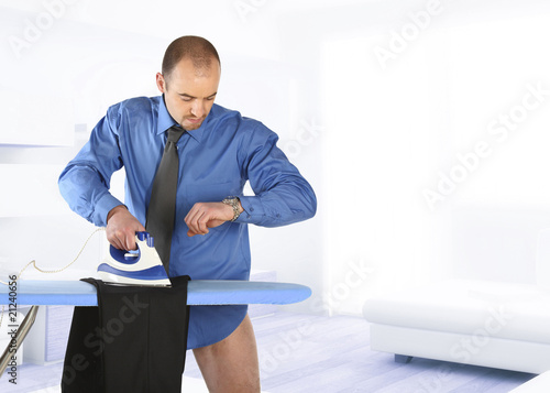 Foto: businessman ironing his trouser businessman ironing his trouser