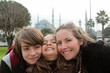 Photo: famille devant la Mosquée Bleue famille devant la Mosquée Bleue