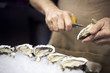 Mains d'écailleur d'huitres