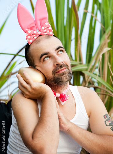 Foto: Easter Rabbit On The Road Easter Rabbit On The Road
