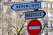République, Bastille, panneaux indicateurs.