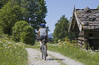 Heuhütte mit Mountainbiker