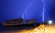 Photo: Blitz hinter Fährschiff Blitz hinter Fährschiff