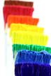 gouache couleurs sur pinceaux, fond blanc gouache couleurs sur pinceaux, fond blanc