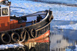 Hafenschlepper im Hamburger Hafen bei Eisgang Hafenschlepper im Hamburger Hafen bei Eisgang