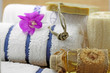 décor massage fleuri, huiles, serviettes, savon de Marseille décor massage fleuri, huiles, serviettes, savon de Marseille
