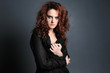 jeune  femme pleure