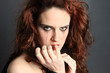 jeune  femme pleure