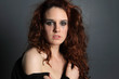 jeune  femme pleure