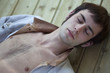 Jeune homme endormi