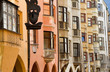 Kolorowe fronty historii architektury
