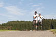 Junges Paar beim Bladen