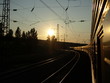 Transsibirische Eisenbahn bei Sonnenaufgang in der Taiga