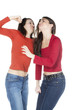 deux jeunes femmes violence