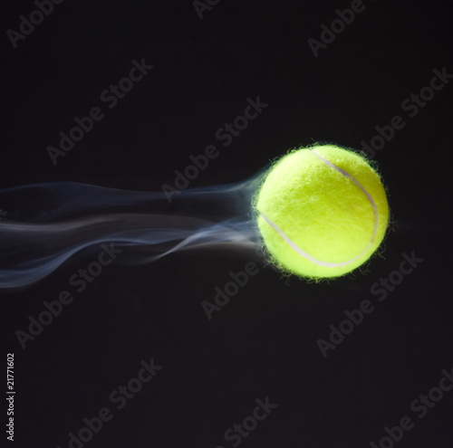 Foto: Tennis Ball Smoking Tennis Ball Smoking