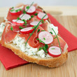 Brunch, Tartine Salée, Ricotta herbes, jambon cru et radis