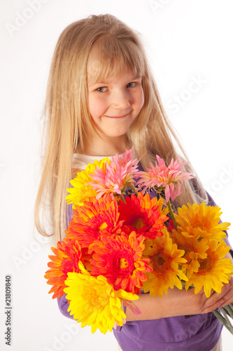 Photo: Mädchen mit Blumenstrauß Mädchen mit Blumenstrauß