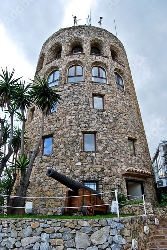 Photo: Antigua torreta de vijilancia, Puerto Banus. Antigua torreta de vijilancia, Puerto Banus.