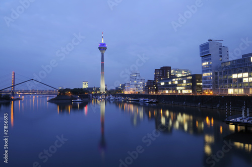 Foto: Medienhafen Düsseldorf bei Nacht Medienhafen Düsseldorf bei Nacht