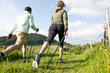 Zwei Walker in blühender Natur Zwei Walker in blühender Natur