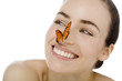 junge Frau mit Schmetterling