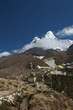 Chorte im Himalaja, Ama Dablam im Hintergrund Chorte im Himalaja, Ama Dablam im Hintergrund