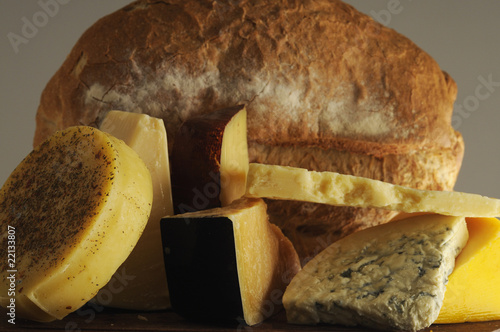 Foto: Formaggi misti con pagnotta Formaggi misti con pagnotta