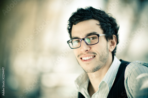 Photo: homme brun lunettes homme brun lunettes