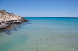 scogliera in acqua cristallina