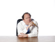 homme fumant un cigare a son bureau homme fumant un cigare a son bureau