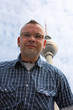 Mann am Fernsehturm