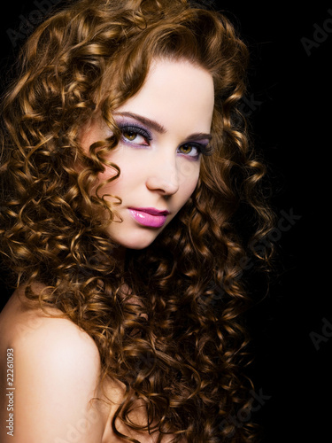 Photo : Attractive young woman Attractive young woman