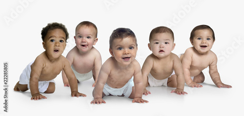 Foto: Studio shot of multi-ethnic babies Studio shot of multi-ethnic babies