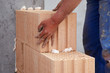 Plan Ziegel wird mit Dry-Fix geklebt