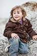 enfant heureux garçon hiver manteau vent promenade grandir épano