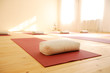 Yogamatte und Yogakissen