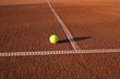 Foto: Tennisplatz mit Ball Tennisplatz mit Ball