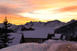 chalets dans le crépuscule chalets dans le crépuscule