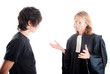 Avocat discutant avec son client mineur
