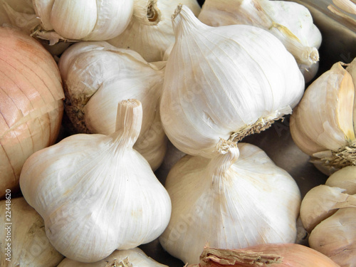 Photo: Cloves of garlic and onions. Cloves of garlic and onions.