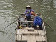 Barca en la Bahía de Halong en Vietnam