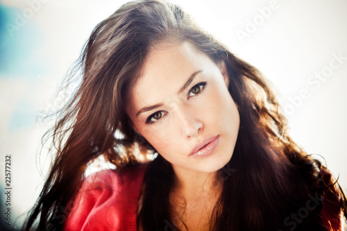 Foto: woman outdoor portrait woman outdoor portrait