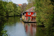 Rotes Haus am Kanal