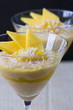 Grießpudding mit Mango