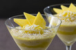 Grießpudding mit Mango