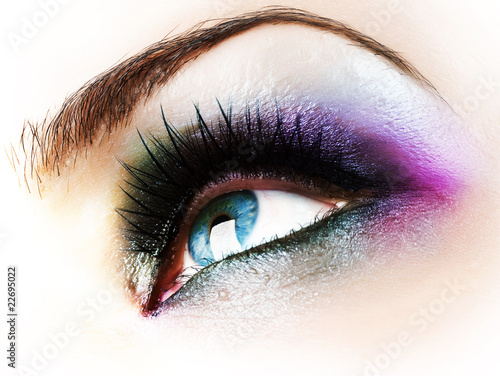 Foto: Eye Makeup isolated on white Eye Makeup isolated on white