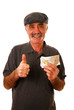 Foto: Man holding ten pound notes Man holding ten pound notes